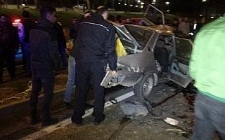 İki araç kafa kafaya çarpıştı: 1 ölü, 1 yaralı