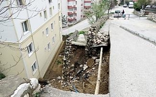 Mudanya’da şiddetli yağışlar yolu çökertti