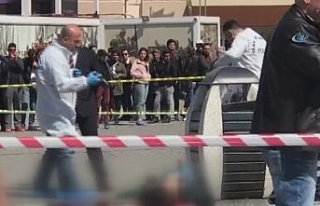 Önce kalbinden bıçakladı sonra silahla vurdu