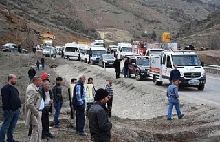 Otomobille tır çarpıştı: 3 ölü