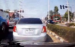 Pikap motosikleti biçti: 1 ölü