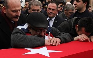 Şehidin babasını Bakanlar Soylu ve Gül teselli...