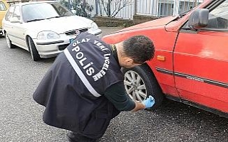 Sevgilisi terk edince 30 aracın lastiğini kesti