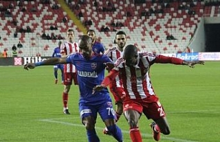 Sivasspor, Karabükspor’u tek golle geçti