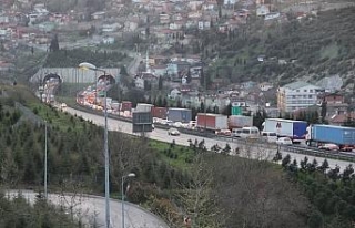 TEM’de zincirleme kaza trafiği kilitledi