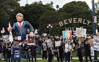 Trump Kaliforniya’da protesto edildi