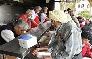 Türk Kızılayı Afrin’de yüzleri güldürmeye...