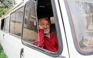 Yaşlı adamın minibüste yaşam mücadelesi