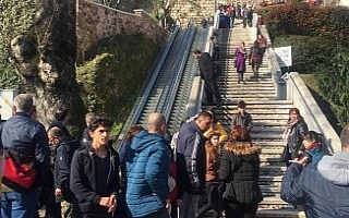 Yürüyen merdivende can pazarı: 8 yaralı