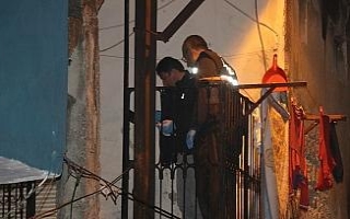 Zehir tacirinin evinden polise ateş açıldı: 1...