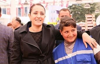 15 yaşındaki pazarcı tezgah başında mest etti
