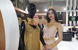 1 milyon liralık elbise alıcısını bekliyor