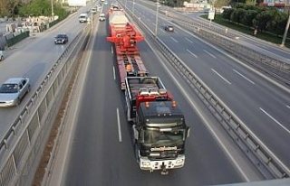 280 tekerlekli devasa tır  D-100’den geçti