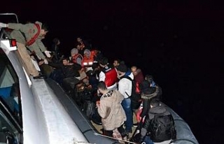 62 göçmenin Ege Denizi’nde kurtarılma anları...