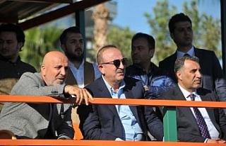 Bakan Çavuşoğlu’ndan Alanyaspor’a ziyaret