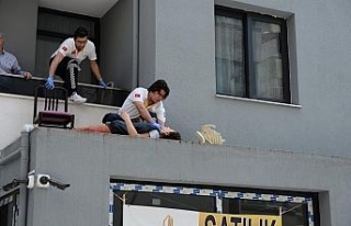 Bastığı sandalye kırıldı ölümden döndü