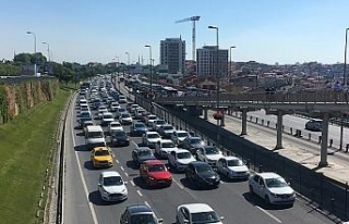 CHP oturma eylemi nedeniyle bazı yollar trafiğe...