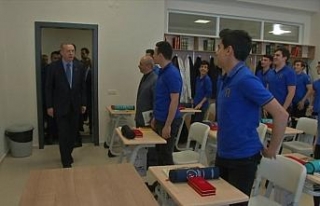 Cumhurbaşkanı Erdoğan öğrencilerle bir araya...