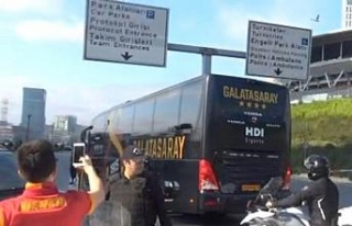 Derbi öncesi takımlar stada geldi
