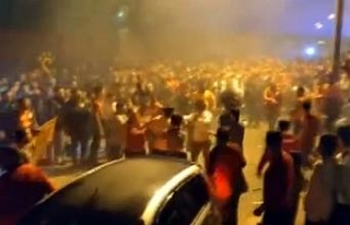 Derbi sonrası taraftarlar birbirine girdi