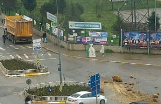 Dökülen molozlar kazaya davetiye çıkardı