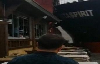 Gemi kazansında restoranda panik anları kamerada
