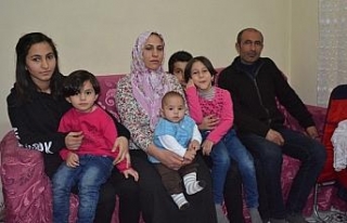 Genç kız yeniden duymak için yardım bekliyor