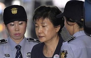 Güney Kore eski devlet başkanına 24 yıl hapis...