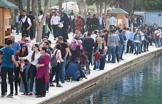 Havalar ısınınca vatandaşlar soluğu Balıklıgöl’de...