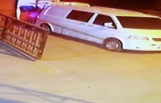 Hırsızlar minibüsü soyarken fark edilince apar...