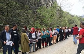 İnsan zinciri oluşturup "HES’e hayır"...