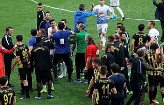 İstanbulspor-Çaykur Rizespor maçında gerginlik