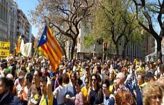 Katalanlar sokaklarda