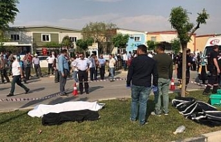 Manisa’da otomobil işçilere çarptı: 3 ölü