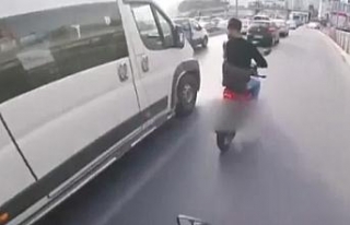 Motosikletliyle servis şoförünün tekme tokat kavgası...