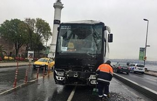 Öğrencileri taşıyan gezi otobüsü kaza yaptı