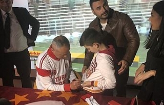 Prekazi Galatasaraylı taraftarlarla buluştu