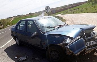 Şanlıurfa’da otomobil traktöre çarptı: 5 yaralı