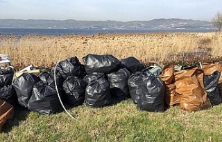 Sapanca Gölü’nden 300 torba çöp çıktı