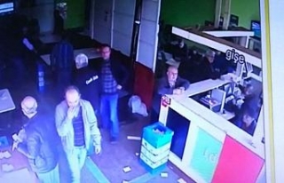 Sara nöbeti geçiren adamı yardım bahanesiyle soydu