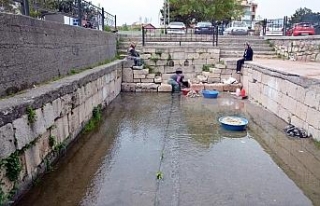 Tarihi mekanda halı ve yün yıkama geleneği