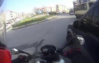 Ters dönüş yapan araç motosiklete çarptı