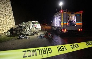 Tırla çarpışan otomobil hurdaya döndü: 1 ölü,...