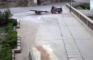 Traktör köprüden aşağı uçtu: Sürücü öldü