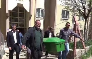 Uyuşturucu parası vermeyen annesini bıçaklayarak...