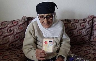 110 yaşındaki Alye nine ’Anneler Günü’nü...