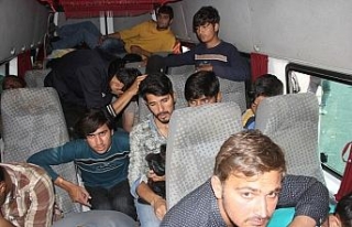 15 kişilik minibüsten 33 kaçak göçmen çıktı