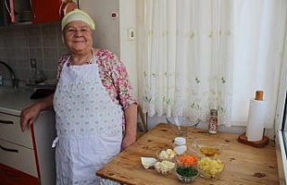 77’lik ’Youtuber’ Saniye anneden iftar menüsü