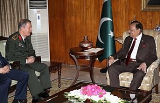 Akar Pakistan Cumhurbaşkanı Hussain ile görüştü
