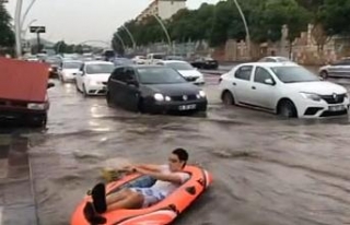 Ankara’da göle dönen sokaklarda rafting